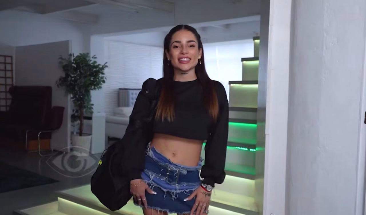 Vecina en paro y su CULAZO ARGENTINO prueba el porno para hacerse famosa! Es Rubi Cosmo