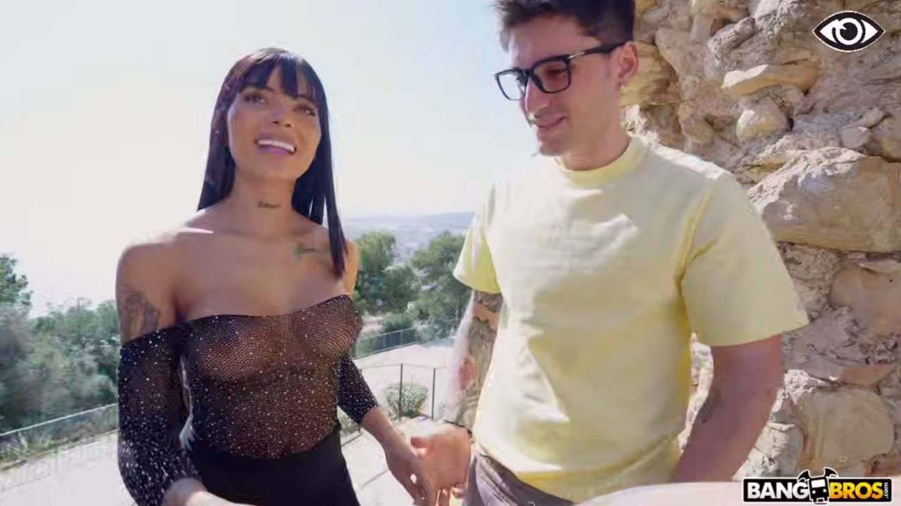 Atheana Rose ama el anal público anal - Athenea Rose