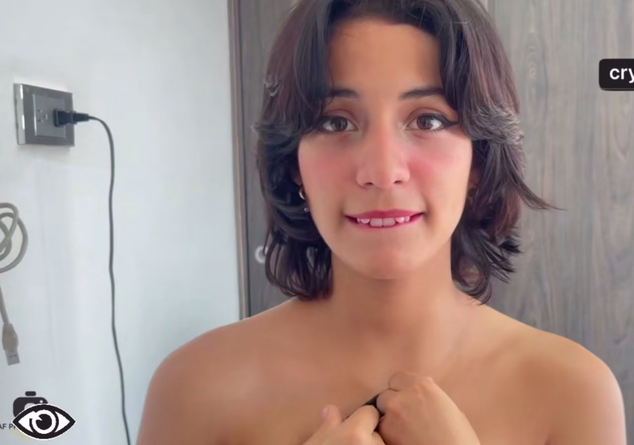 Juliana Palvin - DiosOnan - Le Escondo La Toalla a Mi Puta Hermanastra Solo Como Pretexto Para Cogerla Rico