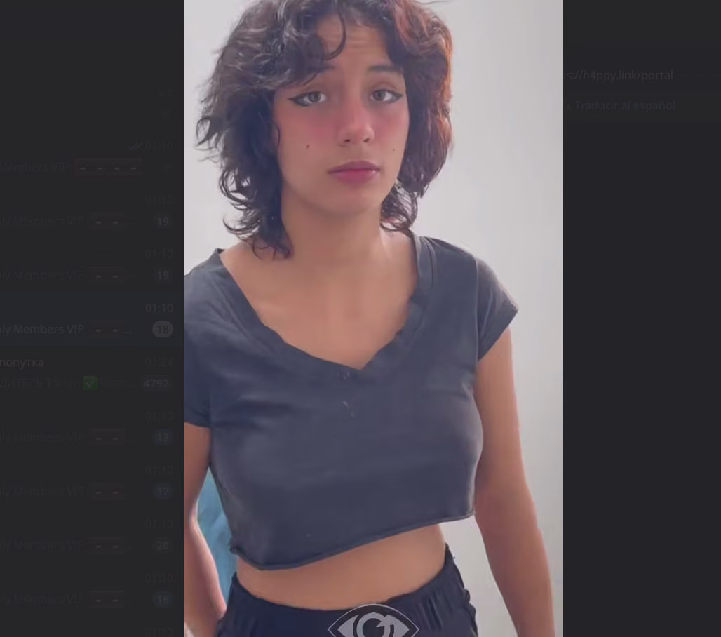 Le Doy La Mejor Follada De La Vida a Mi Nueva Vecina a Cambio De Arreglar Su Computadora - Juliana Palvin
