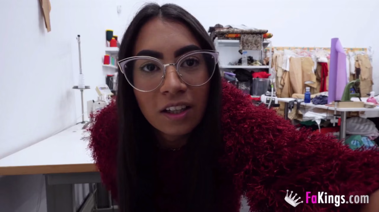 Fakings – Soy Lara, estudiante, chiquita pero peligrosa