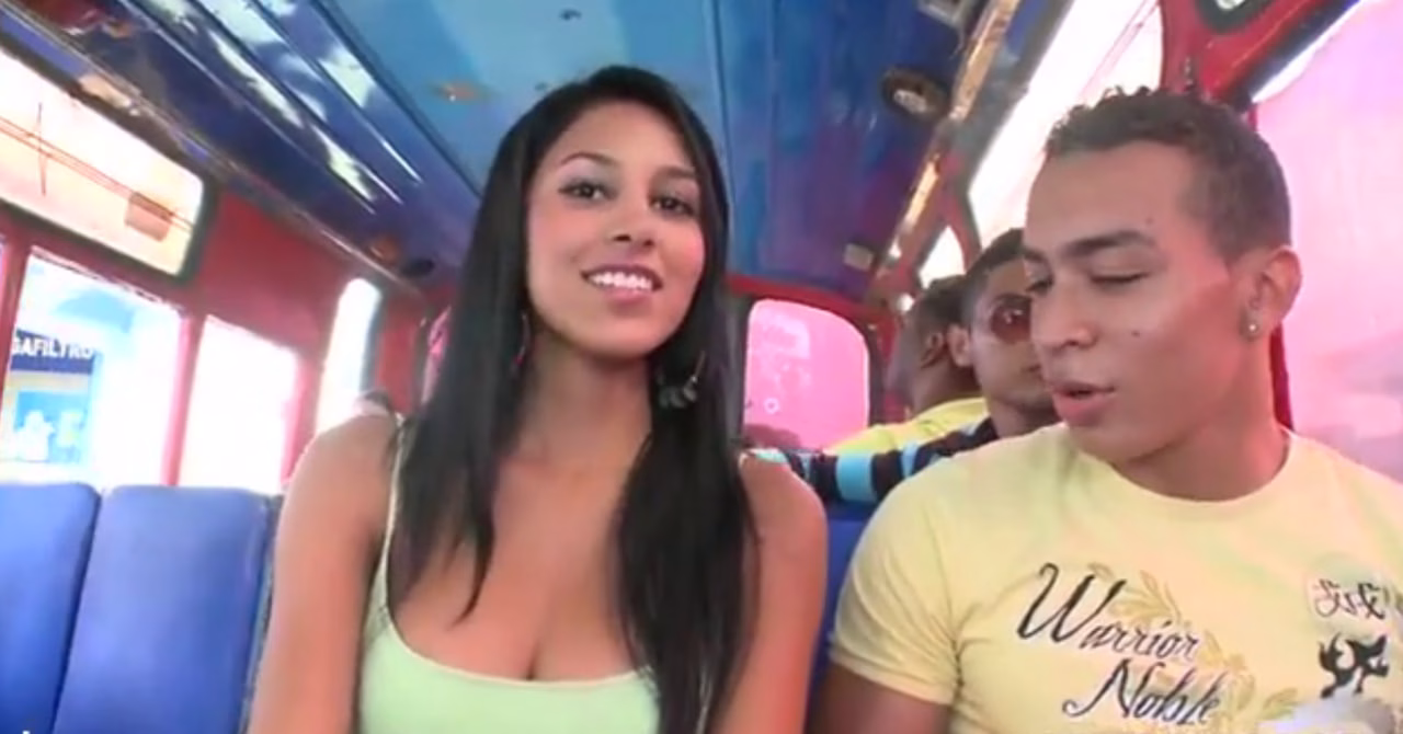 CULIONEROS – Natasha Rios es follada en el bus
